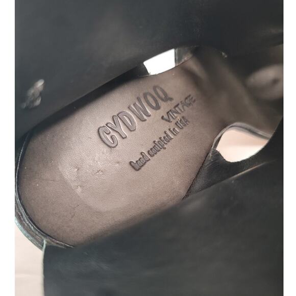 Cydwoq  Boomerang Heel - Picture 8 of 8